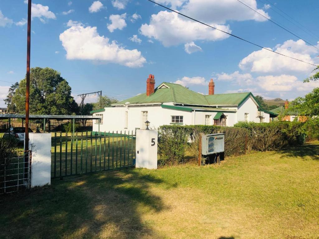 Green Lantern Inn Van Reenen Room photo