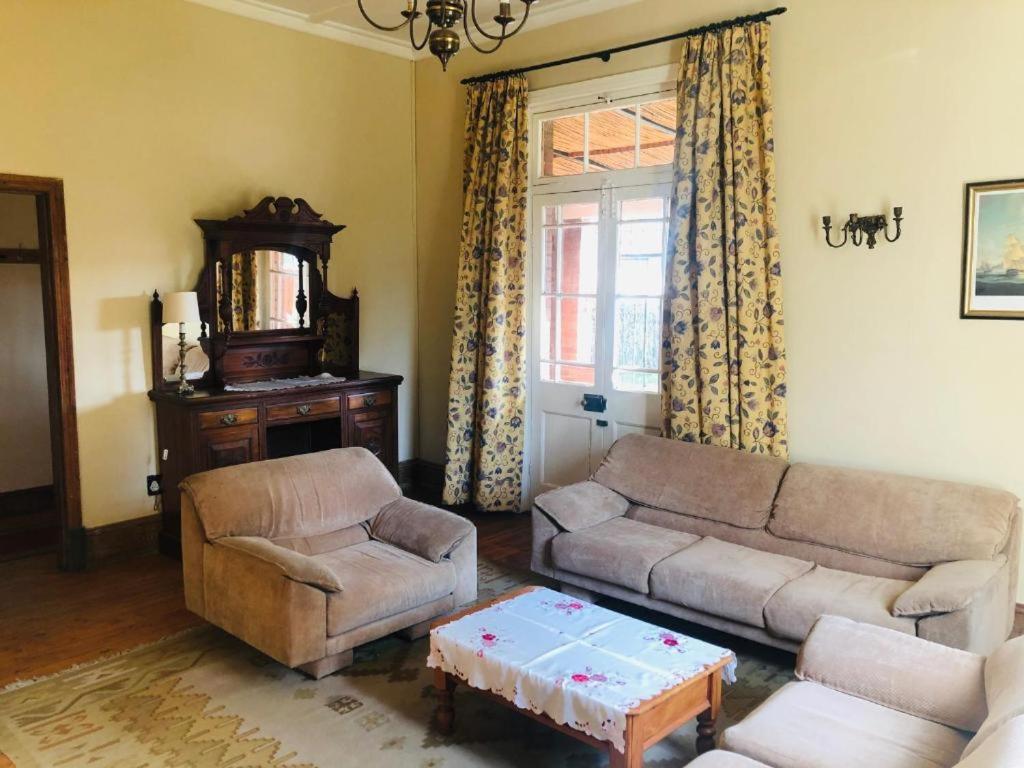 Green Lantern Inn Van Reenen Room photo