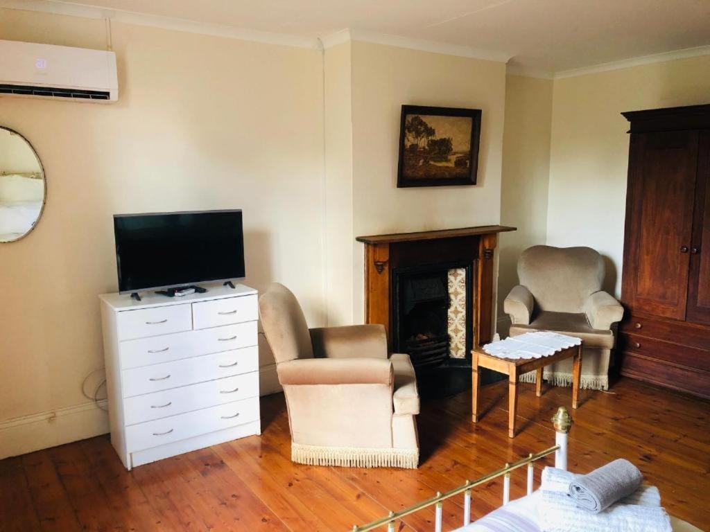 Green Lantern Inn Van Reenen Room photo